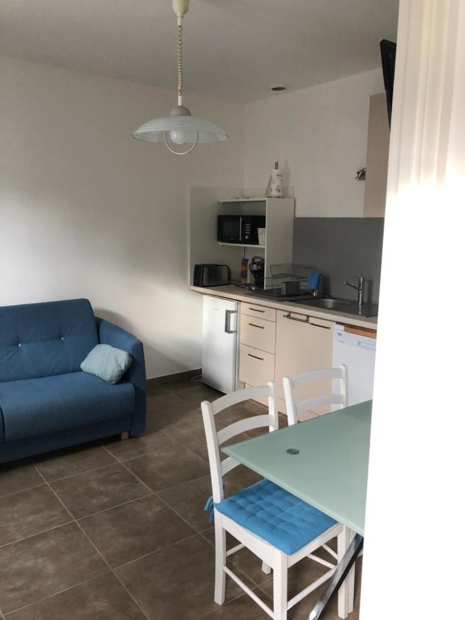 Aux 3 Domaines T2 Avec Terrasse Apartment Hyeres Exterior photo